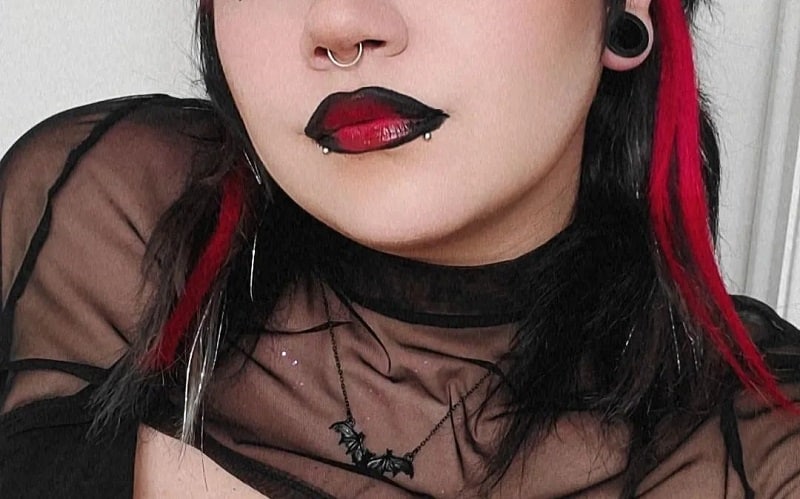 Goth Make-up Essentials That One Needs